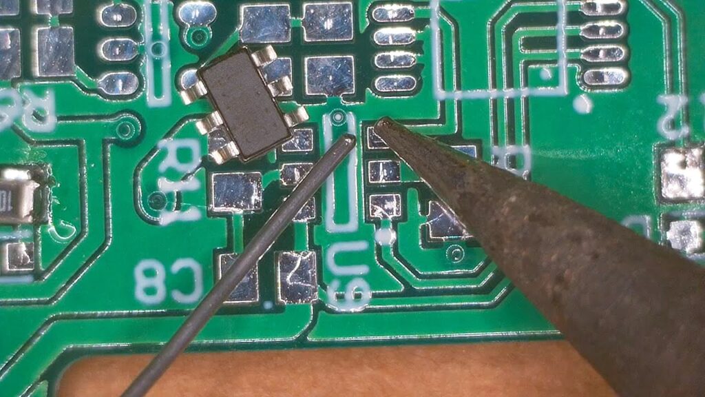 Soudage d'une puce en surface board